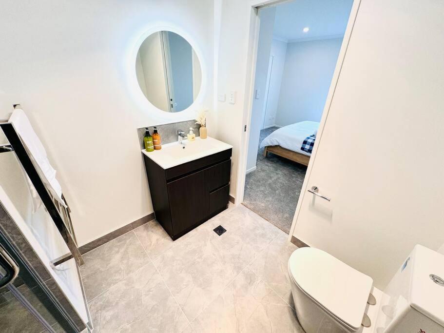 Henderson - 4-Bedrooms Home Оукланд Екстериор снимка